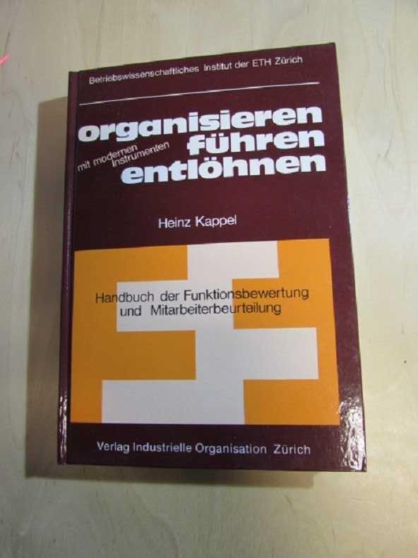 Organisieren - führen - entlöhnen: Handbuch der Funktionsbewertung und Mitarbeiterbeurteilung