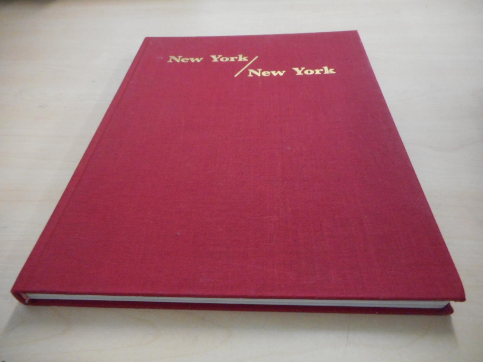 New York / New York. George Forss. Masterworks of a street peddler