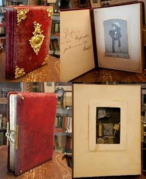Photoalbum mit Spieldose um 1890 : Album zum Einstecken von 6 Cabinett- und 20 cdv : beim Öffnen ...