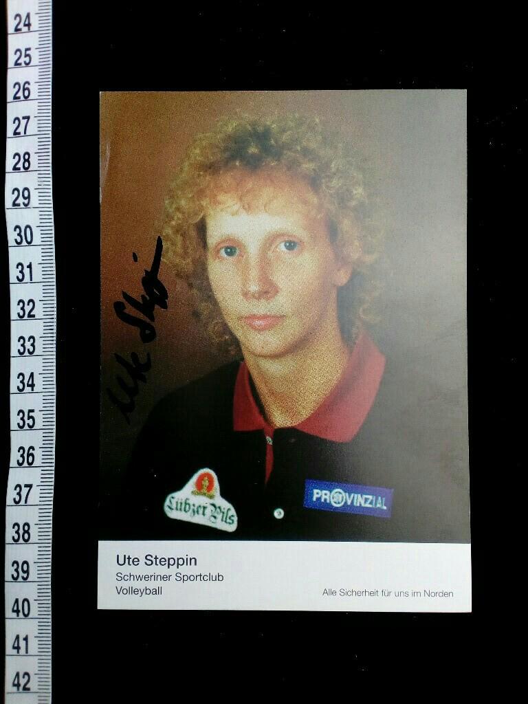 Handsignierte Autogrammkarte. original hand signed autograph card with picture of the famous east german volleyball player.