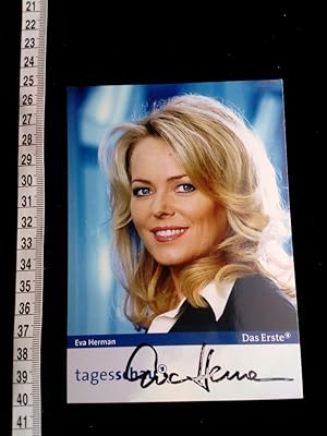 handsignierte Autogrammkarte; original handsigned autograph card. German TV host and author. Deut...