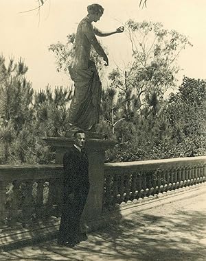 L¿artiste dans un jardin à Barcelone