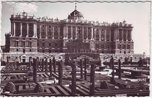 MADRID. Jardines de Sabatini y fachada Norte del Palacio Nacional.