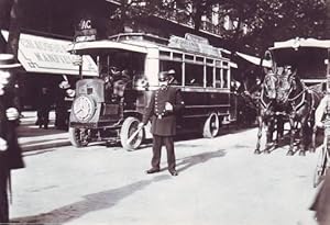 PARIS 1900 (2) La circulation sur un boulevard. Photo Desoye.