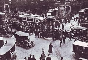 PARIS 1900 (14) La sortie des bureaux. Photo Desoye.