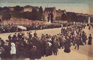 LOURDES. La Procession a l'Esplanade et Bénédiction des Malades.