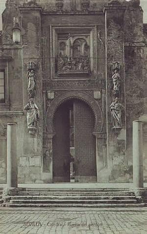 SEVILLA. Catedral. Puerta del perdón. Heliotipia Artística Española, Madrid. Postal 14x9 sin circ...