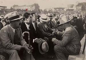 MAX SCHMELING als Zuschauer beim Box-Grosskampftag im Berliner Poststadion (ca. 1935); Original-F...