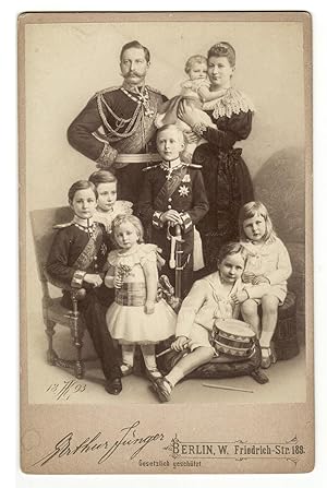 Kaiser Wilhelm II und seine junge Familie. Original-Fotografie; Vintage Print; Albumin-Abzug (189...