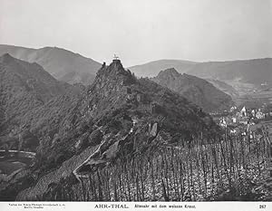 Ahr-Tal: Altenahr mit dem weissen Kreuz. Original Fotografie; Silbergelatine-Abzug (ca. 1906). Bi...