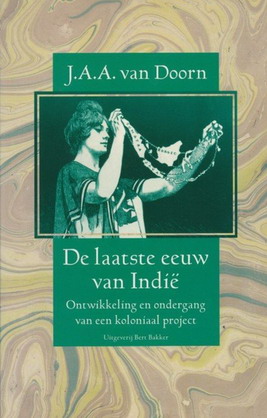 De laatste eeuw van Indië. Ontwikkeling en ondergang van een koloniaal project. - DOORN, J.A.A. VAN.