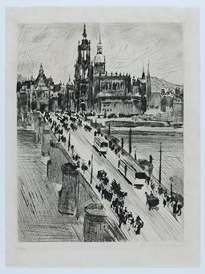 Augustusbrücke in Dresden mit Hofkirche im Hintergrund.