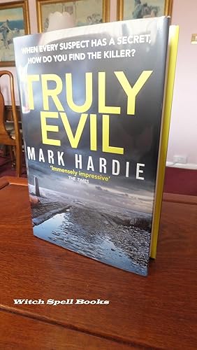 Truly Evil (DS Pearson & DC Russell Book 2):++++FOR THE DISCERNING COLLECTOR, A BEAUTIFUL UK SIGN...
