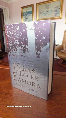 The Lies of Locke Lamora: The Gentleman Bastard Sequence, Book One :+++++FOR THE DISCERNING COLLE...