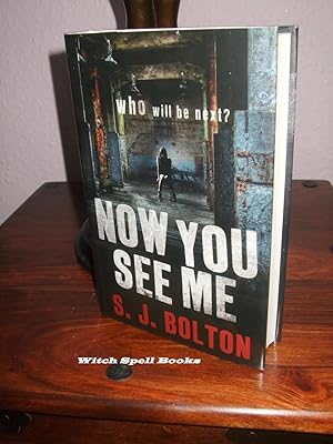 Now You see me : Lacey Flint Book 1 : +++++FOR THE DISCERNING COLLECTOR, A BEAUTIFUL UK SIGNED,PU...