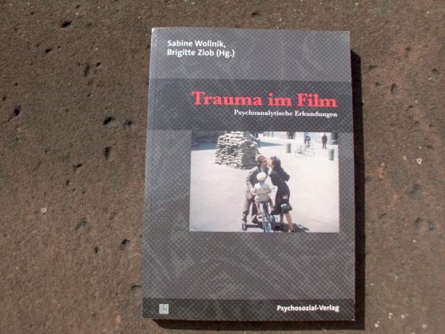 Trauma im Film. Psychoanalytische Erkundungen. Mit Beiträgen von Thomas Auchter, Isolde Böhme, Rupert Martin, Ingrid Prassel, Angelika Voigt-Kempe, Sabine Wollnik und Brigitte Ziob. - Wollnik, Sabine; Ziob, Brigitte (Hrsg.)