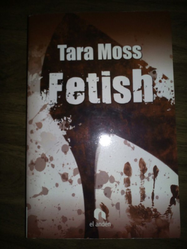 Fetish - Moss, Tara (1973- ) Almendros Abollo, Domingo ; tr.