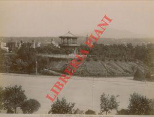 Catania. Villa Bellini con l'Etna in lontananza.