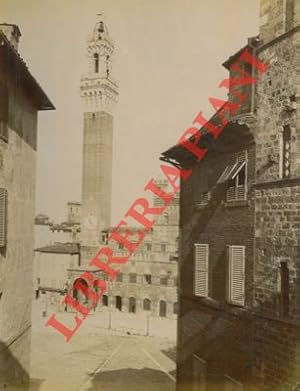 Siena. Torre del Mangia e Piazza del Campo.