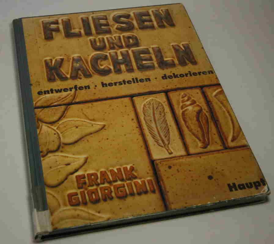 Fliesen und Kacheln. Entwerfen, herstellen, dekorieren. Aus dem Amerikanischen übersetzt von Hilde D. Kathrein. Illustrationen von Don Osby, Fotos der Arbeitsgänge von Bobby Hansson - Giorgini, Frank