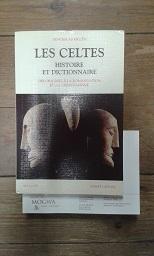 Les Celtes. Histoire et dictionnaire. Des origines a la romanisation et au christianisme.