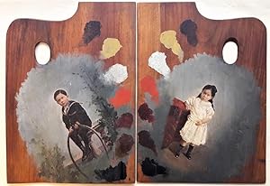 2 palettes ( 37 x 26 cm) avec report photographique en couleurs de deux enfants: un garçonnet au ...