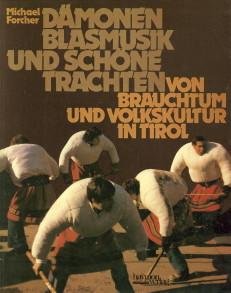 Dämonen Blasmusik und schöne Trachten. vom Brauchtum und Volkskultur in Tirol