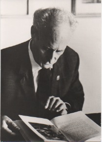 Ritratto con dedica autografa firmata , datato 7 gennaio 1970 - Firenze, al Prof. Antonio De Lorenzo