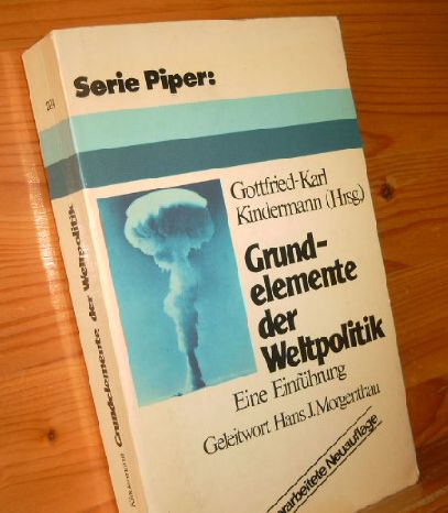 GRUNDELEMENTE DER WELTPOLITIK Eine Einführung Gottfried-Karl Kindermann (Hrsg.). [Geleitw. Hans J. Morgenthau],
