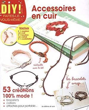 Accessoires en cuir : Avec un cordon en cuir, un bouton métal et une cordelette