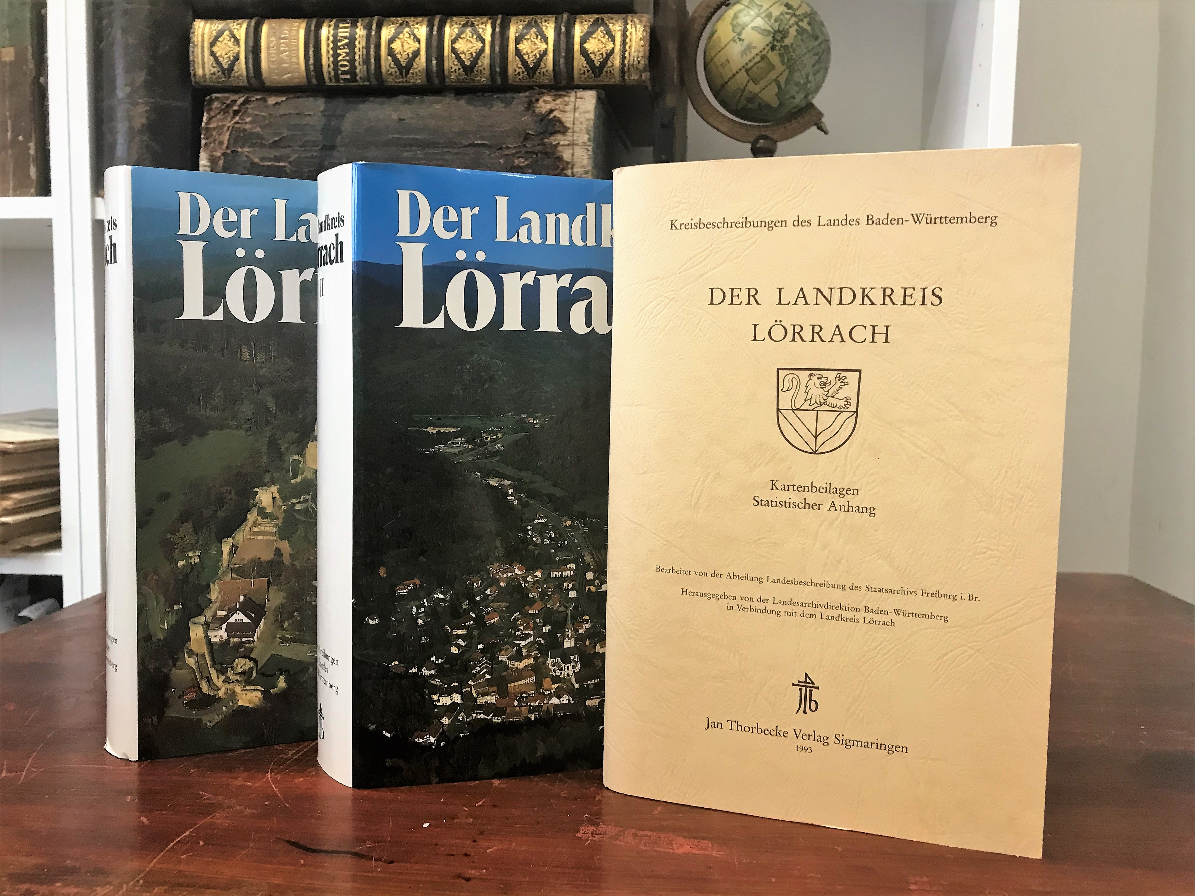 Der Landkreis Lörrach. (= Kreisbeschreibungen des Landes Baden-Württemberg). 2 Bände und 1 Kartentasche.