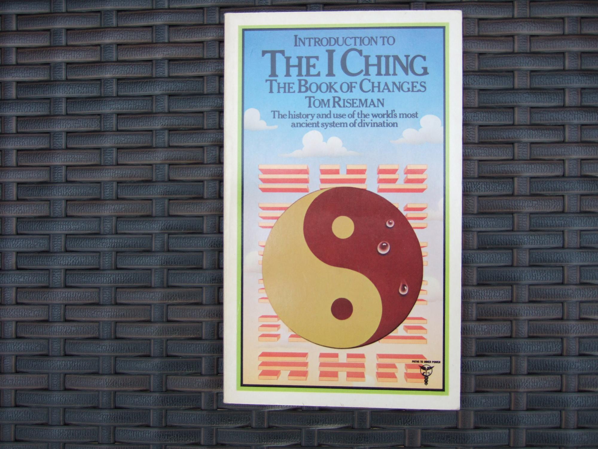 INTRODUCTION TO THE I CHING The History and Use of the World's most Ancient System of Divination - Riseman Tom