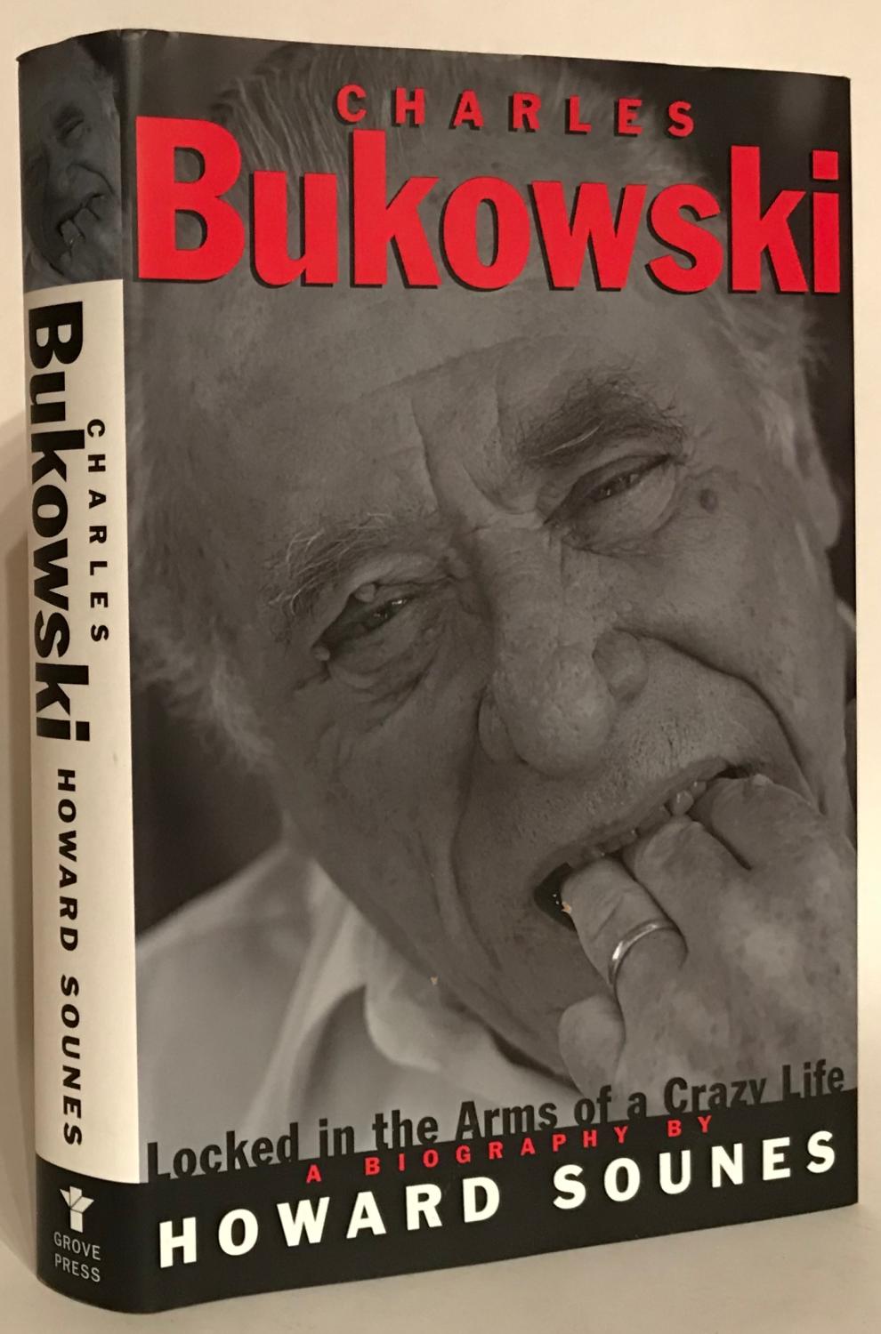 Charles Bukowski. Locked in the Arms of a Crazy Life. - Sounes, Howard