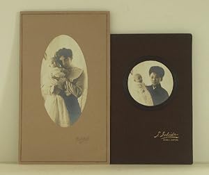 2 Porträtfotografien (1 ovales, 1 rundes) auf starkem Karton, jeweils signiert: S.Ichida, Kobe & ...