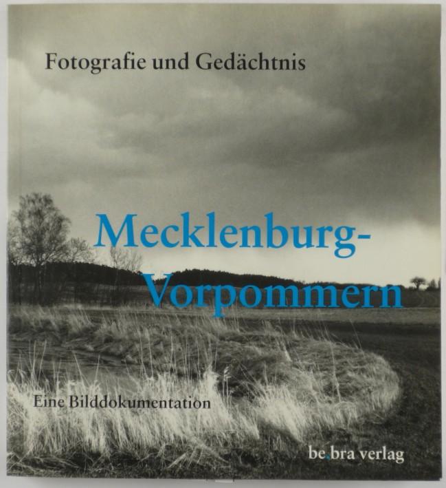 Mecklenburg-Vorpommern. Eine Bilddokumentation. - Fotografie und Gedächtnis.- Kerbs, Diethart und Sophie Schleußner (Hrsg.).