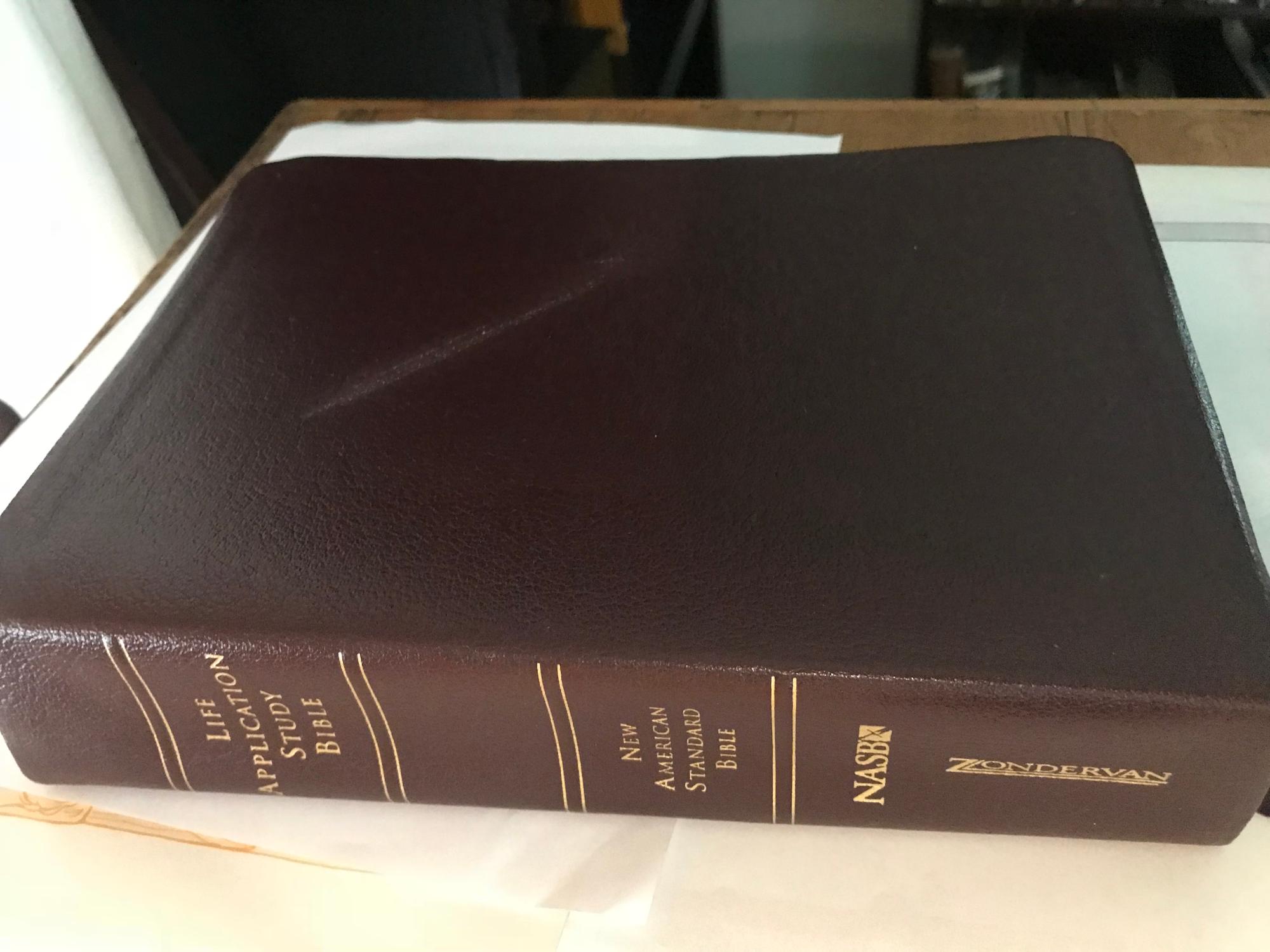 Life Application Study Bible, Leather Bound - Editiors
