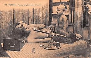 Fumeur d'Opium fumant la pipe