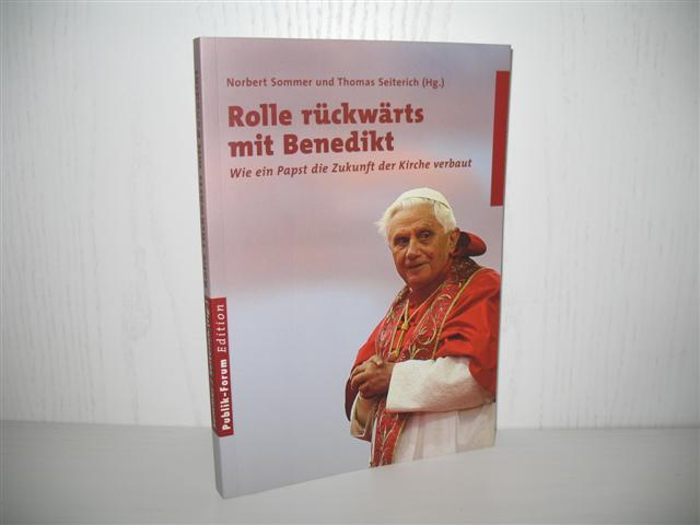 Rolle rückwärts mit Benedikt: Wie ein Papst die Zukunft der Kirche verbaut. Publik-Forum: Edition, - Sommer, Norbert und Thomas Seiterich (Hrsg.)