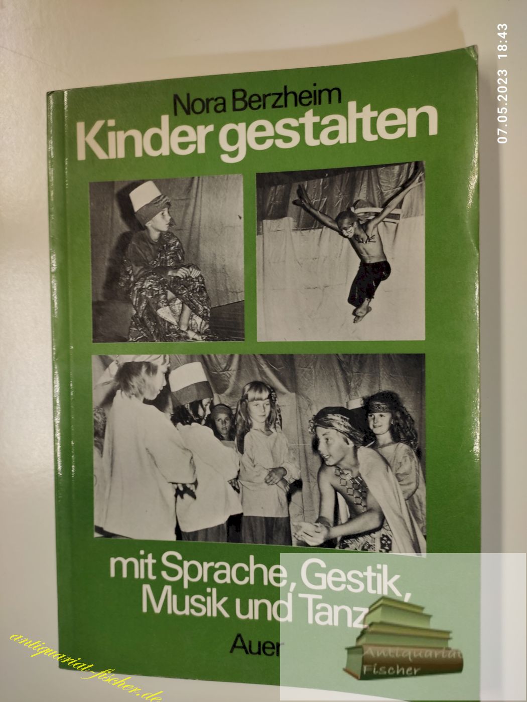 Kinder gestalten mit Sprache, Gestik, Musik und Tanz : Anregungen für Gruppenarbeiten in Kindergarten, Schule, Hort u. Heim. [Eine] Schriftenreihe für die sozialpädagogische Praxis - Berzheim, Nora