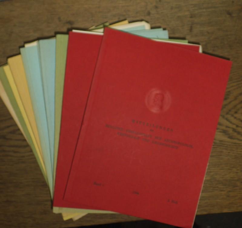 Mitteilungen der Berliner Gesellschaft für Anthropologie, Ethnologie und Urgeschichte. Konvolut mit 11 Heften, enthalten sind: Bd. 1, 1965, 1. Heft / Bd. 1, 1966, 2. Heft / Bd. 2, 1968, 1. Heft / Bd. 2, 1972, 2. Heft / Bd. 2, 1973, 3. Heft / Band 4, 1971-1973, 1. u. 2. Heft / Bd. 4, 1974-1976, 3. Heft / Bd. 5, 1977, 1. Heft / Bd. 5,1980, 2. Heft und die Festschrift Hundert Jahre Berliner Gesellschaft für Anthropologie, Ethnologie und Urgeschichte 1869 - 1969 III. - Mitteilungen der Berliner Gesellschaft für Anthropologie, Ethnologie und Urgeschichte. - Pohle, Hermann (Hrsg.)