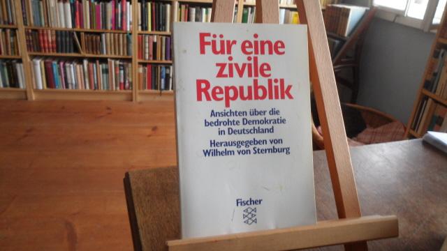Für eine zivile Republik. Ansichten über die bedrohte Demokratie in Deutschland. - Sternburg, Wilhelm von (Hrsg.)