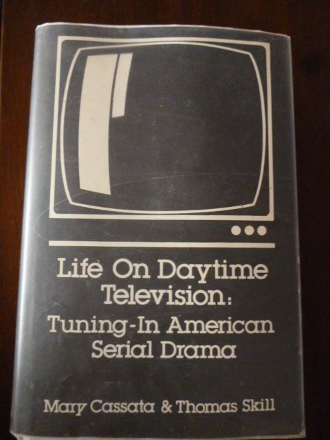 Life on Daytime Television: Tuning-In American Serial Drama (Communnication & Information Science series) - Cassata, Mary; Skill, Thomas