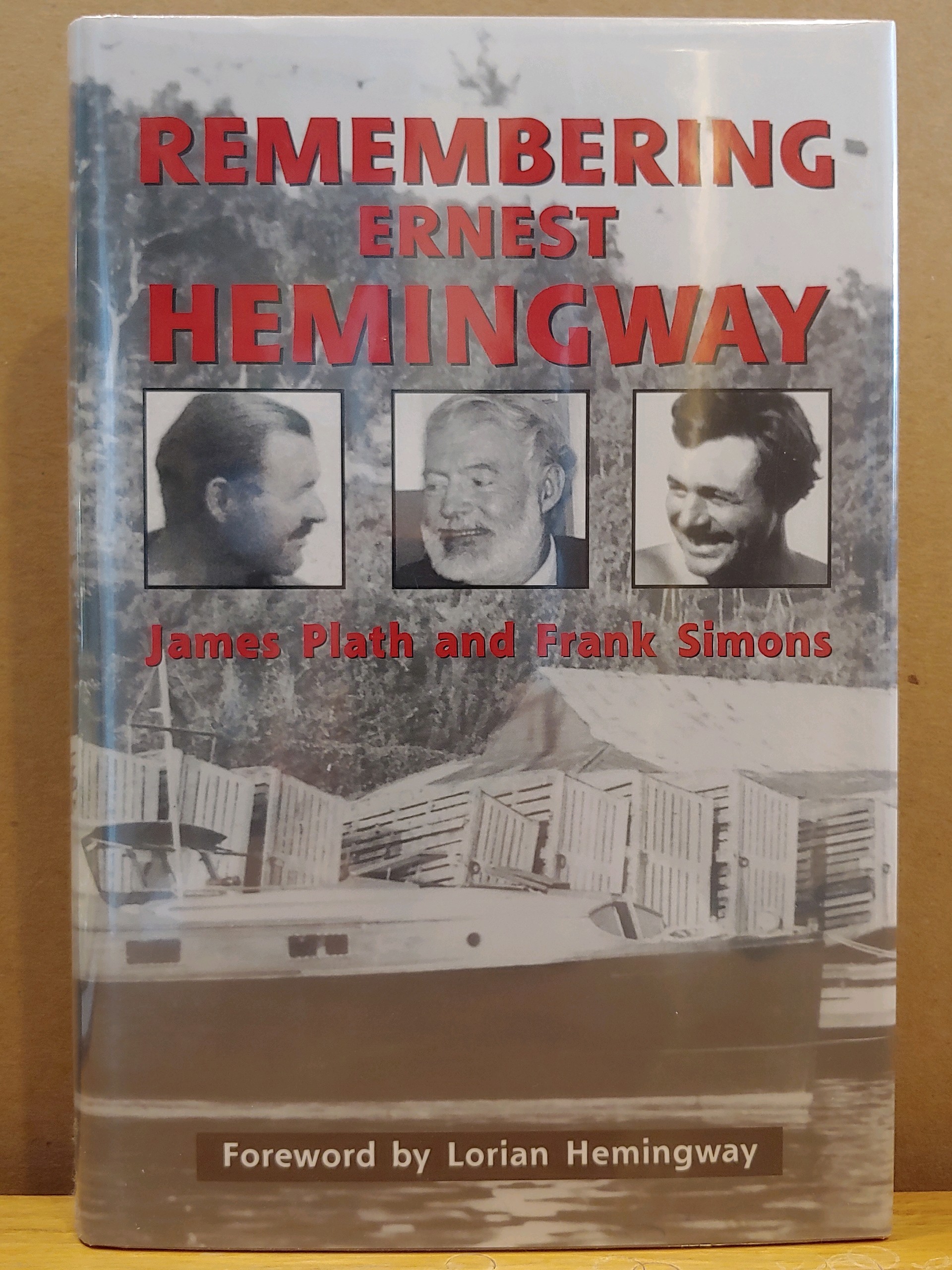 Remembering Ernest Hemingway - Plath, James;Simons, Frank;Hemingway, Lorian (Foreword by)