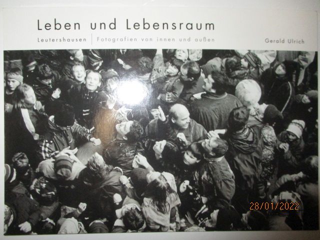 Leben und Lebensraum. Leutershausen. Fotografien von innen und außen. Ansbach. Widmung vom Verfasser. Altmühltal. - Ulrich, Gerald