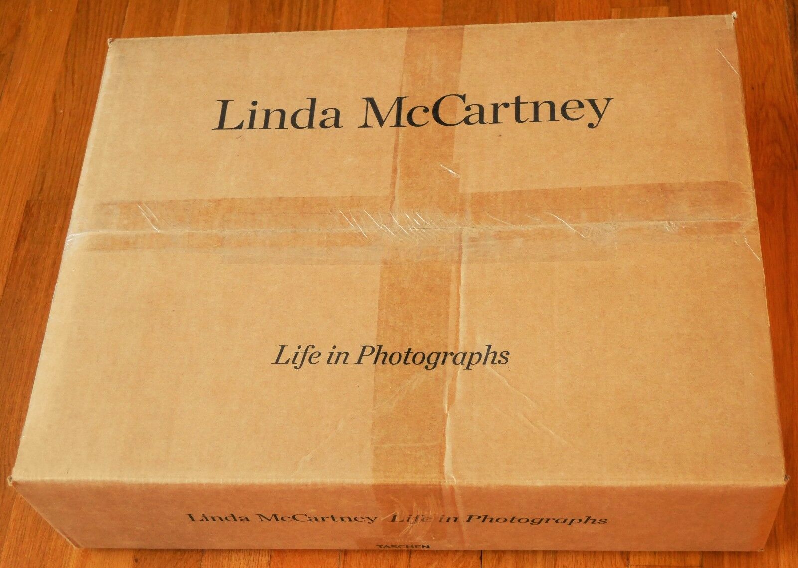 Linda McCartney Life in Photographs [SIGNED by Paul McCartney - LIMITED EDITION OF ONLY 750 NUMBERED COPIES (LYRICS)] - McCartney, Linda; McCartney, Paul