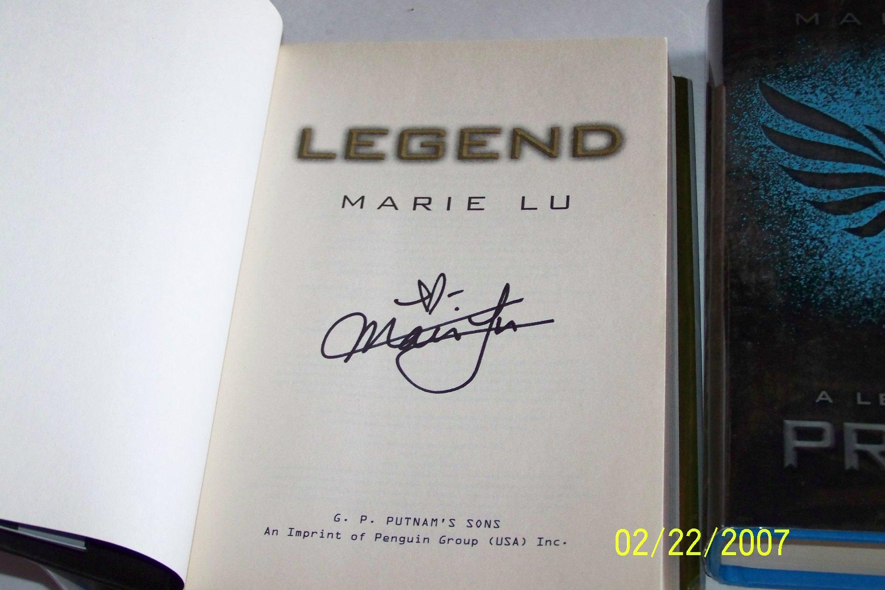 skraber landmænd Anmeldelse Legend, Prodigy And Champion by Marie Lu: Near Fine hardcovers (2011) 1st  Editions., Signed by Author(s) | mclinhavenbooks [IOBA]