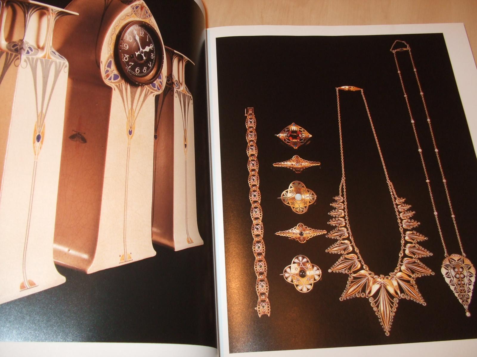 Avant Garde Design: Dutch Decorative Arts 1880-1940 by Eliens