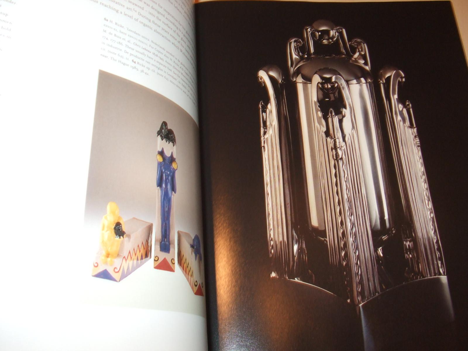 Avant Garde Design: Dutch Decorative Arts 1880-1940 by Eliens