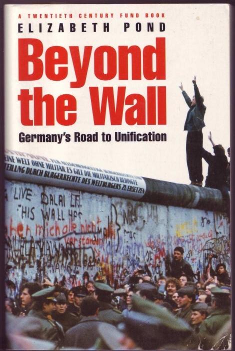 Beyond the Wall. Germany's Road to Unification (= Twentieth Century Fund Book) - Pond, Elizabeth