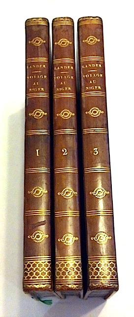 JOURNAL d'une expédition entreprise dans le but d'explorer le cours et l'embouchure du NIGER, ou relation d'un voyage sur cette rivière depuis Yaourie jusqu'à son embouchure. Traduit de l'anglais par Mme Louise SW.-Belloc. - LANDER (Richard et John);